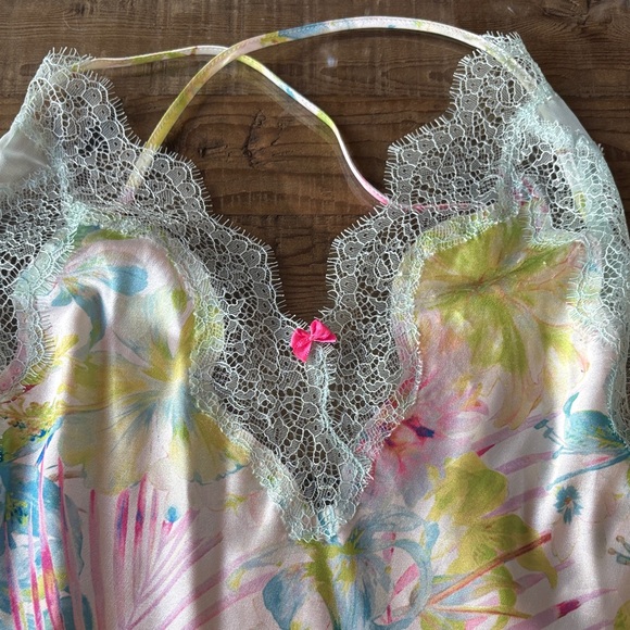 🌸 Victoria’s Secret Floral Lace Trim Slip Nightgown – Pastel Tropical Print - Picture 11 of 13